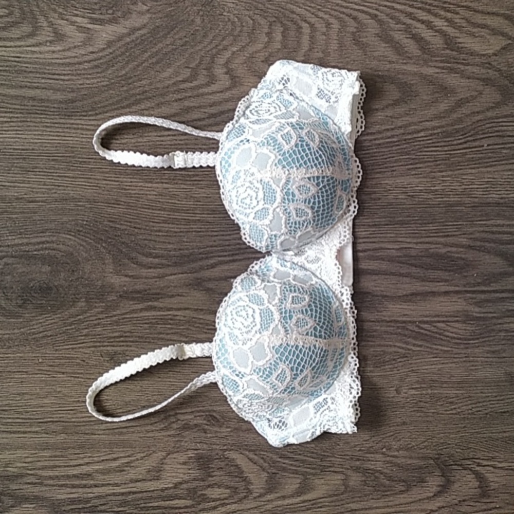 La Vie en Rose 💙 White & Blue 🤍 Lace Pushup Bra 34A